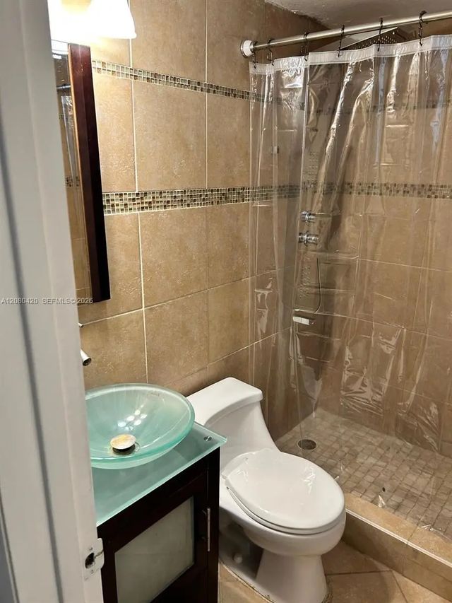 5 of 9 - 1441 Lincoln Road #214, Miami Beach, FL