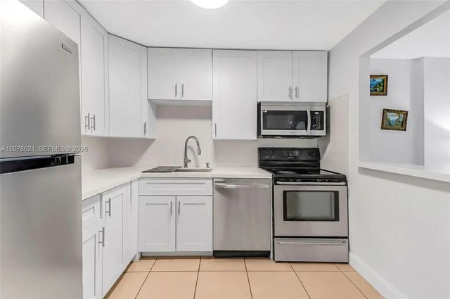 2 of 20 - 16950 W Dixie Highway #a626, North Miami Beach, FL