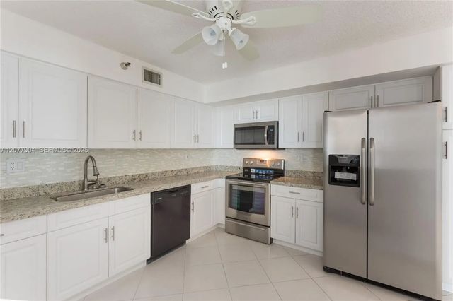 3500 Mystic Pointe Drive #2202, Aventura