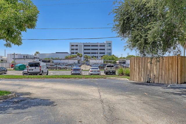 3 of 31 - 801 Spencer Drive, West Palm Beach, FL