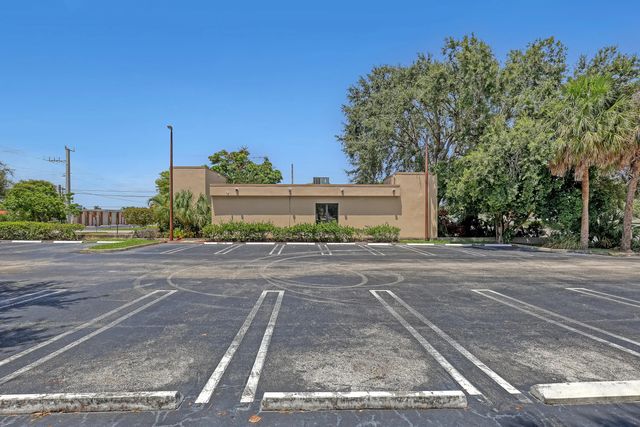4 of 31 - 801 Spencer Drive, West Palm Beach, FL
