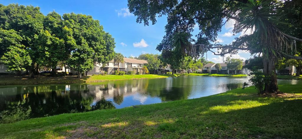 4766 Nw 22nd Street, Coconut Creek