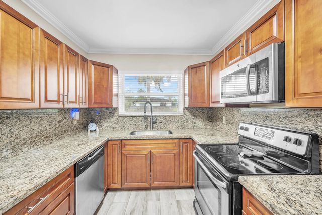 4 of 44 - 301 Se 3rd Terrace, Dania Beach, FL