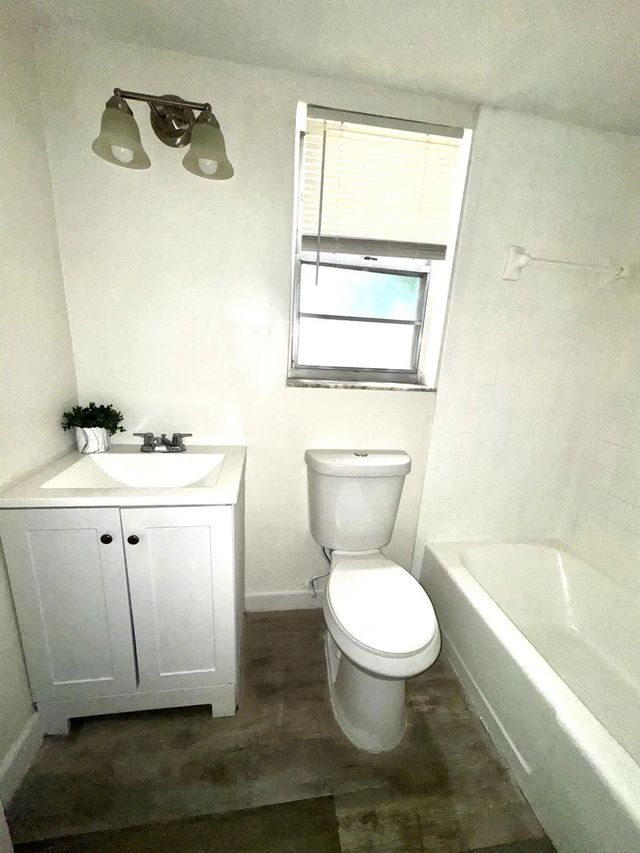 3 of 13 - 117 N E Street, Lake Worth Beach, FL