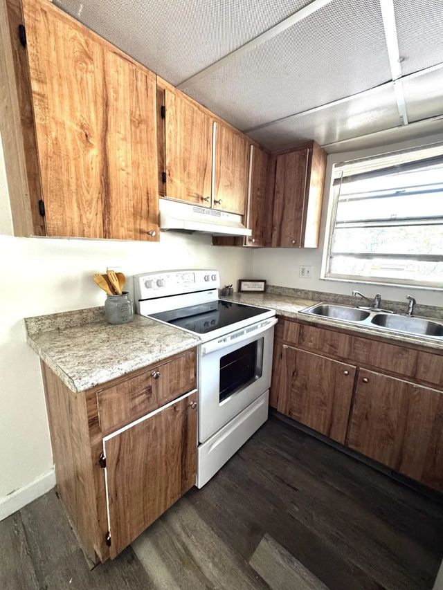 4 of 13 - 117 N E Street, Lake Worth Beach, FL