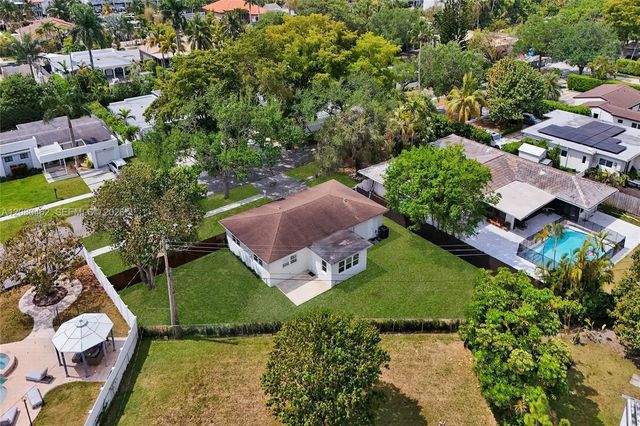 2125 Alamanda Drive, North Miami