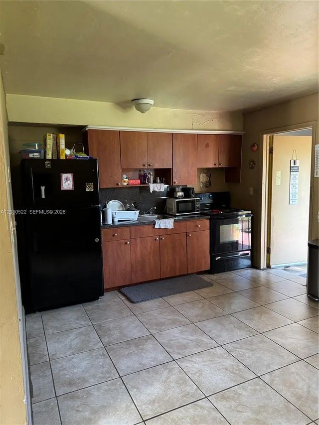 4 of 21 - 1075 Nw 100th Street, Miami, FL