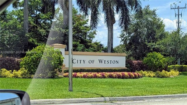 2231 N Cordoba Bend, Weston
