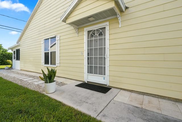 4 of 22 - 2543 Se Tropical E Circle, Port St. Lucie, FL