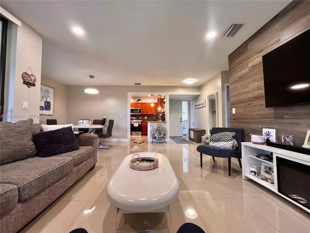 4511 S Carambola Circle S #27300, Coconut Creek