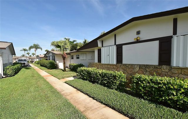 4 of 42 - 2971 Crosley Drive W #f, West Palm Beach, FL