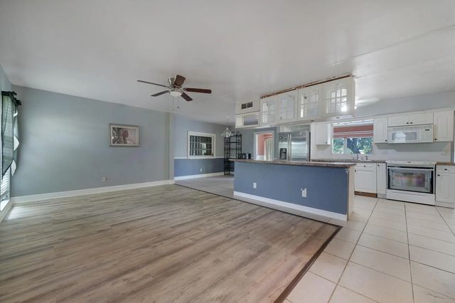 5 of 37 - 6311 Nw 72nd Avenue, Tamarac, FL