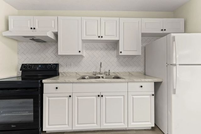 4 of 26 - 205 N 21st Street, Fort Pierce, FL