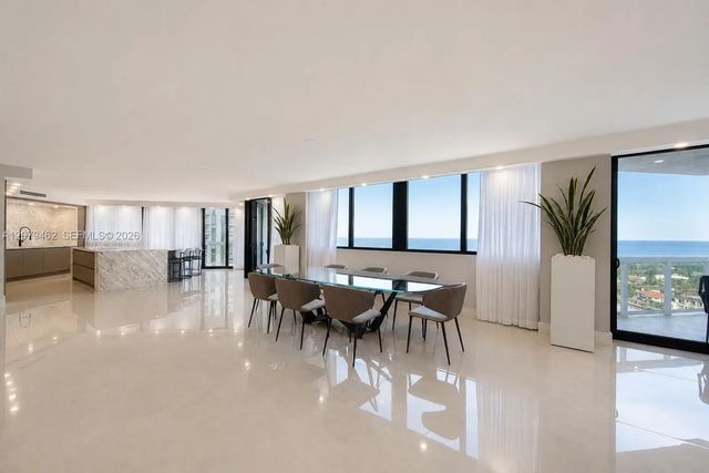 2 of 39 - 20185 E Country Club Drive #1801, Aventura, FL