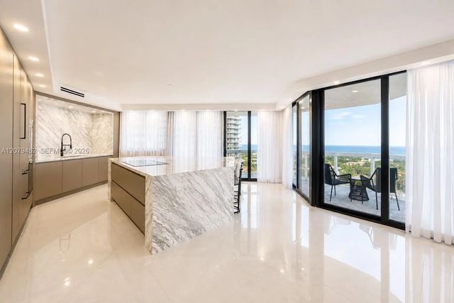 4 of 39 - 20185 E Country Club Drive #1801, Aventura, FL