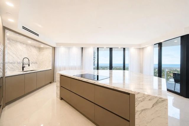5 of 39 - 20185 E Country Club Drive #1801, Aventura, FL