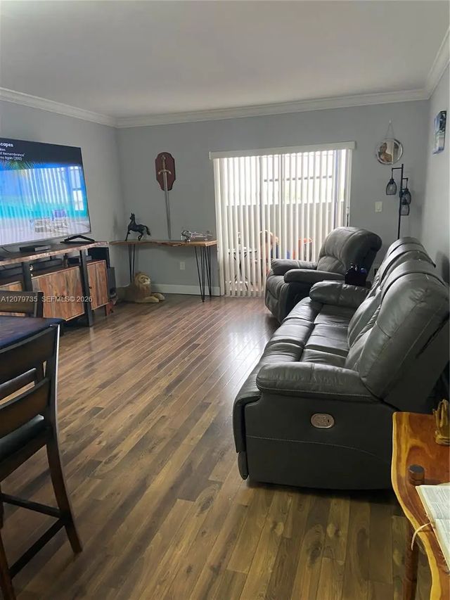 1075 W 68th Street #403, Hialeah