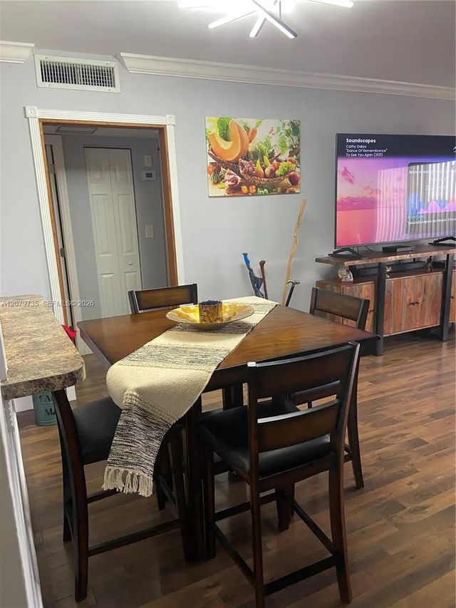 3 of 8 - 1075 W 68th Street #403, Hialeah, FL