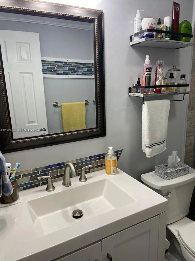 4 of 8 - 1075 W 68th Street #403, Hialeah, FL