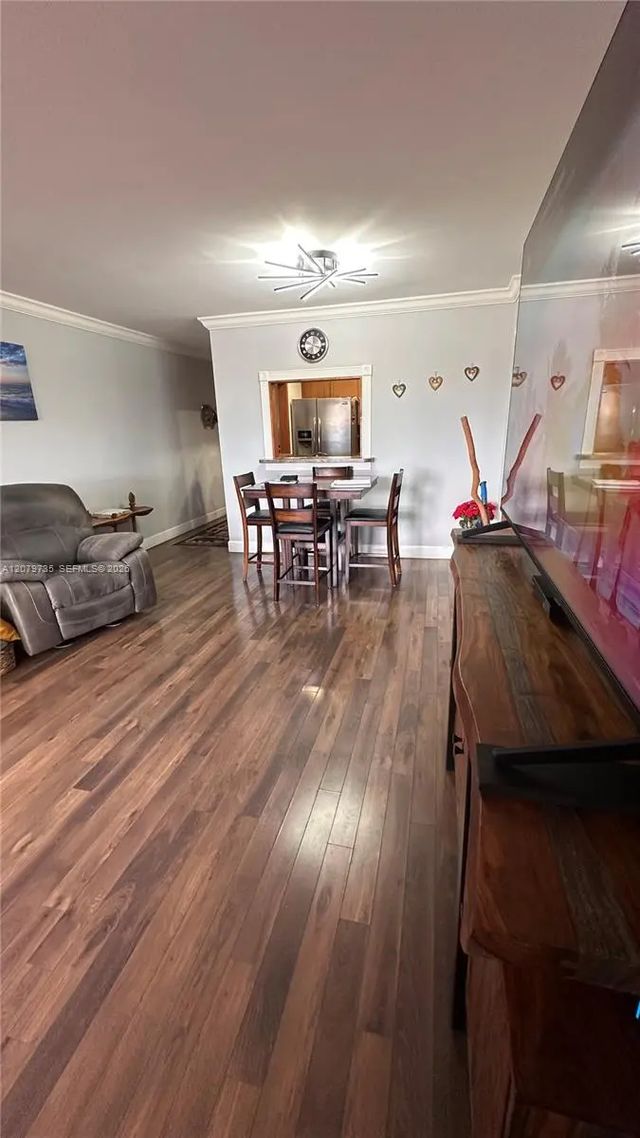 5 of 8 - 1075 W 68th Street #403, Hialeah, FL