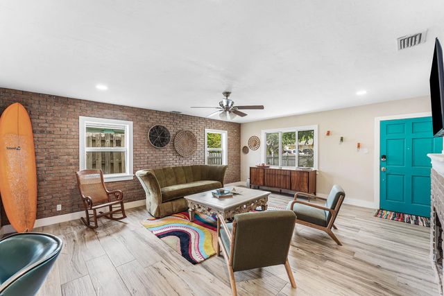 3 of 61 - 318 W Mango Street W, Lantana, FL