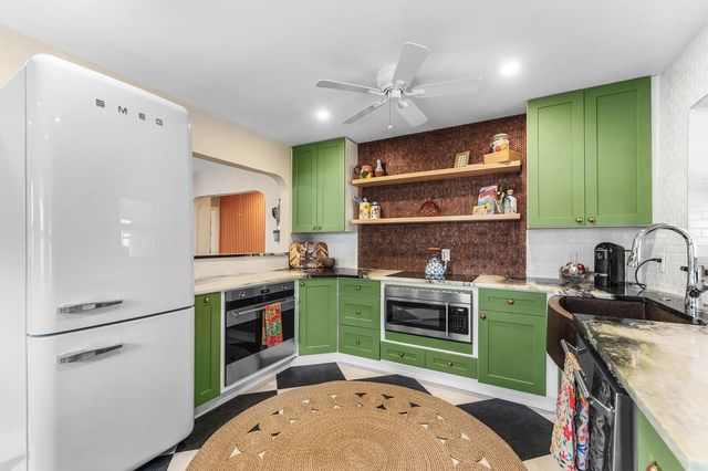 5 of 61 - 318 W Mango Street W, Lantana, FL