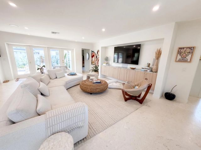 3 of 15 - 1584 Blue Water Terrace N, Lauderdale-By-The-Sea, FL