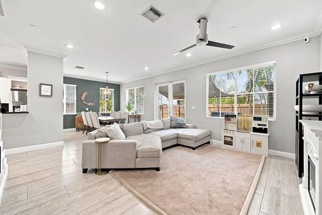 3 of 37 - 633 Ne 11th Avenue, Fort Lauderdale, FL
