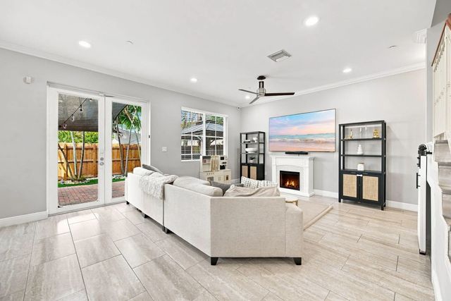 5 of 37 - 633 Ne 11th Avenue, Fort Lauderdale, FL