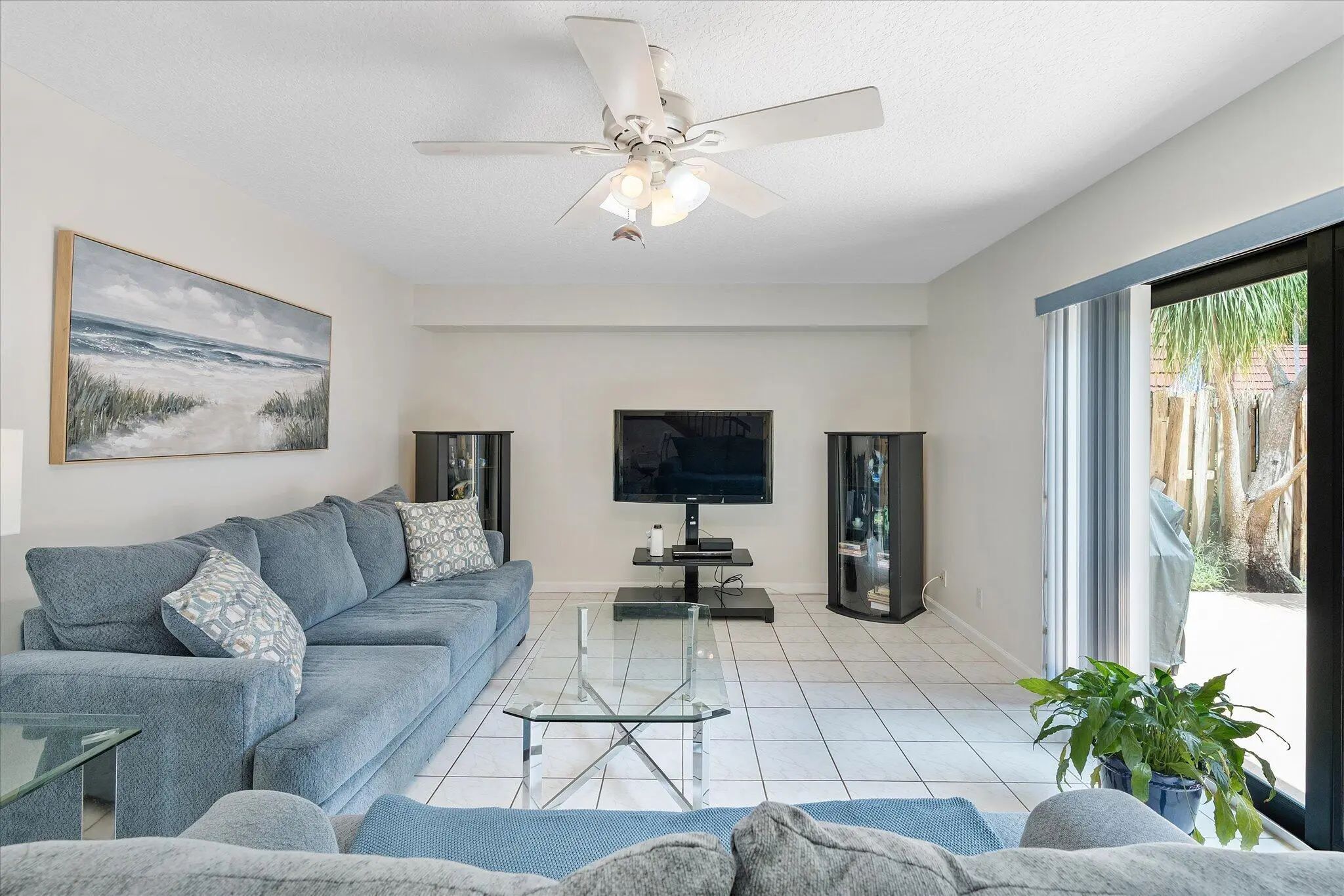 702 Nw 98th Circle, Plantation