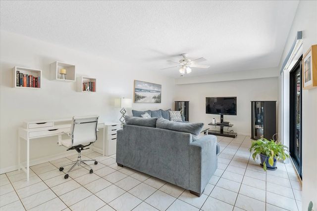 2 of 33 - 702 Nw 98th Circle, Plantation, FL