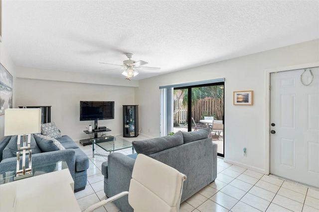 4 of 33 - 702 Nw 98th Circle, Plantation, FL