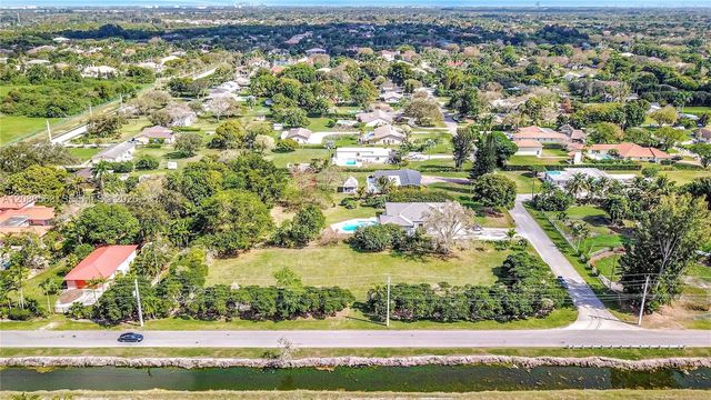 3 of 40 - 28 Sw Street, Davie, FL