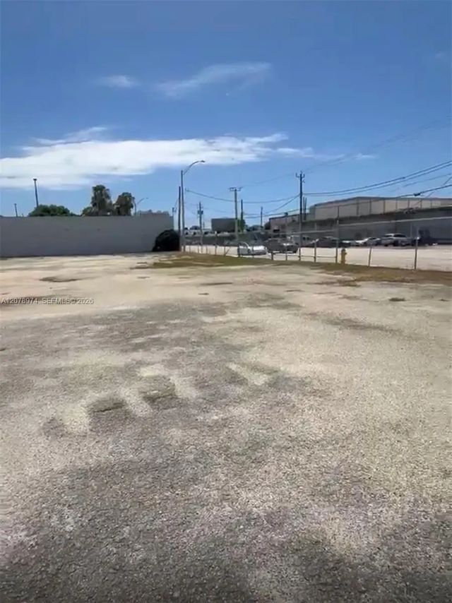 5 of 6 - 15151 W Dixie Highway, North Miami Beach, FL