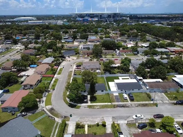 2 of 19 - 2251 Nw 193rd Terrace, Miami Gardens, FL