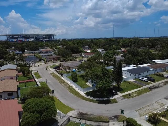 3 of 19 - 2251 Nw 193rd Terrace, Miami Gardens, FL