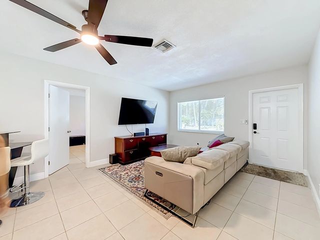 4 of 50 - 3801 Ne 4th Avenue, Pompano Beach, FL