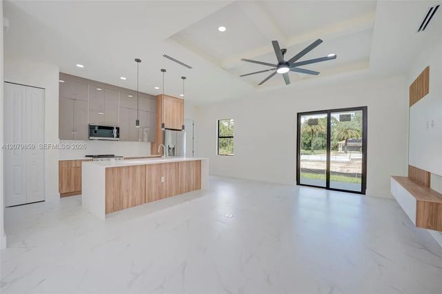 4 of 31 - 706 W 11, Lehigh Acres, FL