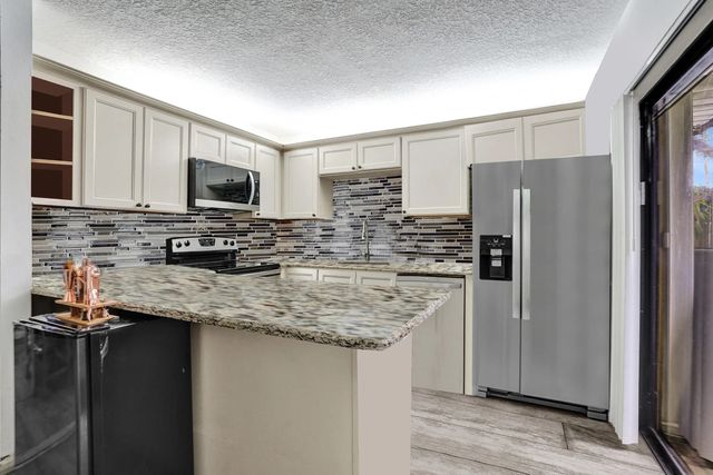 9993 Nw 7th Street, Plantation