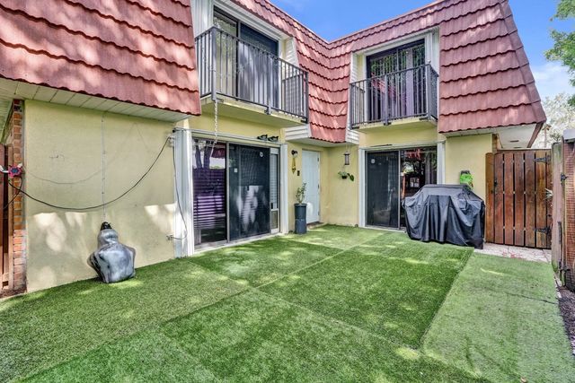 3 of 29 - 9993 Nw 7th Street, Plantation, FL