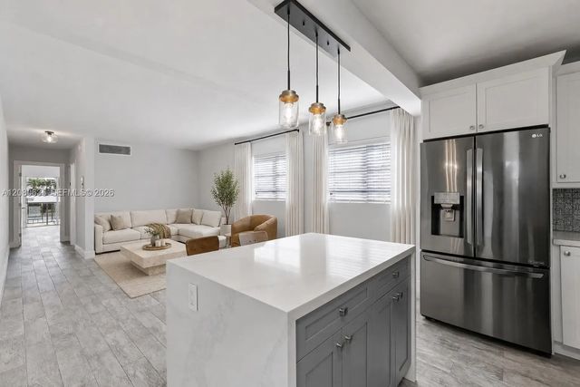 1340 Lincoln Road #208, Miami Beach