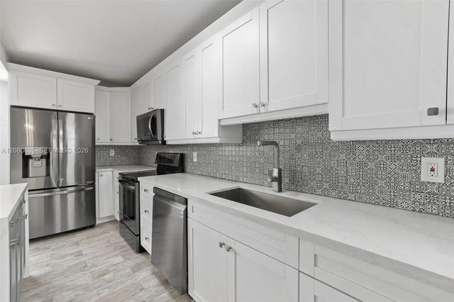 2 of 16 - 1340 Lincoln Road #208, Miami Beach, FL