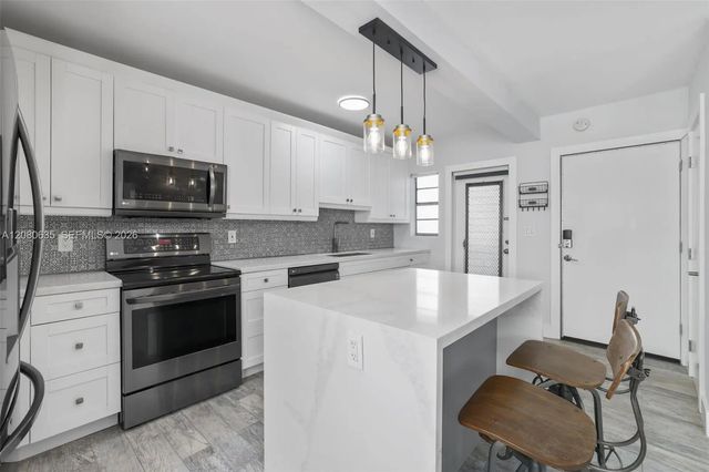 3 of 16 - 1340 Lincoln Road #208, Miami Beach, FL