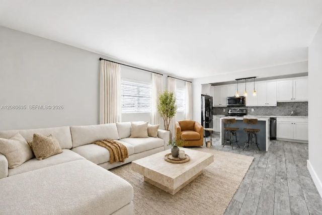 4 of 16 - 1340 Lincoln Road #208, Miami Beach, FL