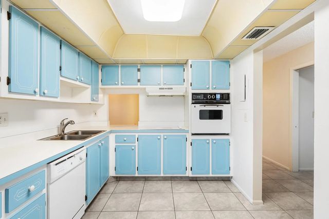 5 of 41 - 5725 Fernley Drive E #47, West Palm Beach, FL
