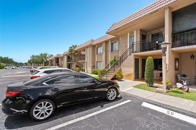 197 Lakeview Drive #102, Weston