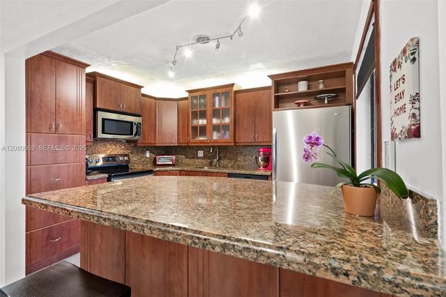 2 of 24 - 197 Lakeview Drive #102, Weston, FL