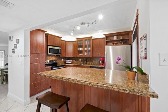 3 of 24 - 197 Lakeview Drive #102, Weston, FL
