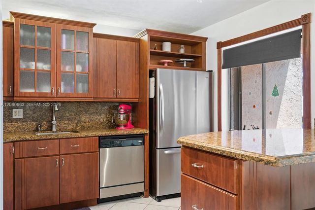 4 of 24 - 197 Lakeview Drive #102, Weston, FL