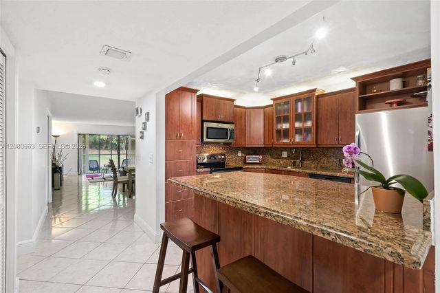 5 of 24 - 197 Lakeview Drive #102, Weston, FL